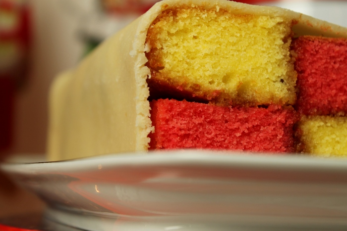 Battenberg cake Christmas tea dmes.fr